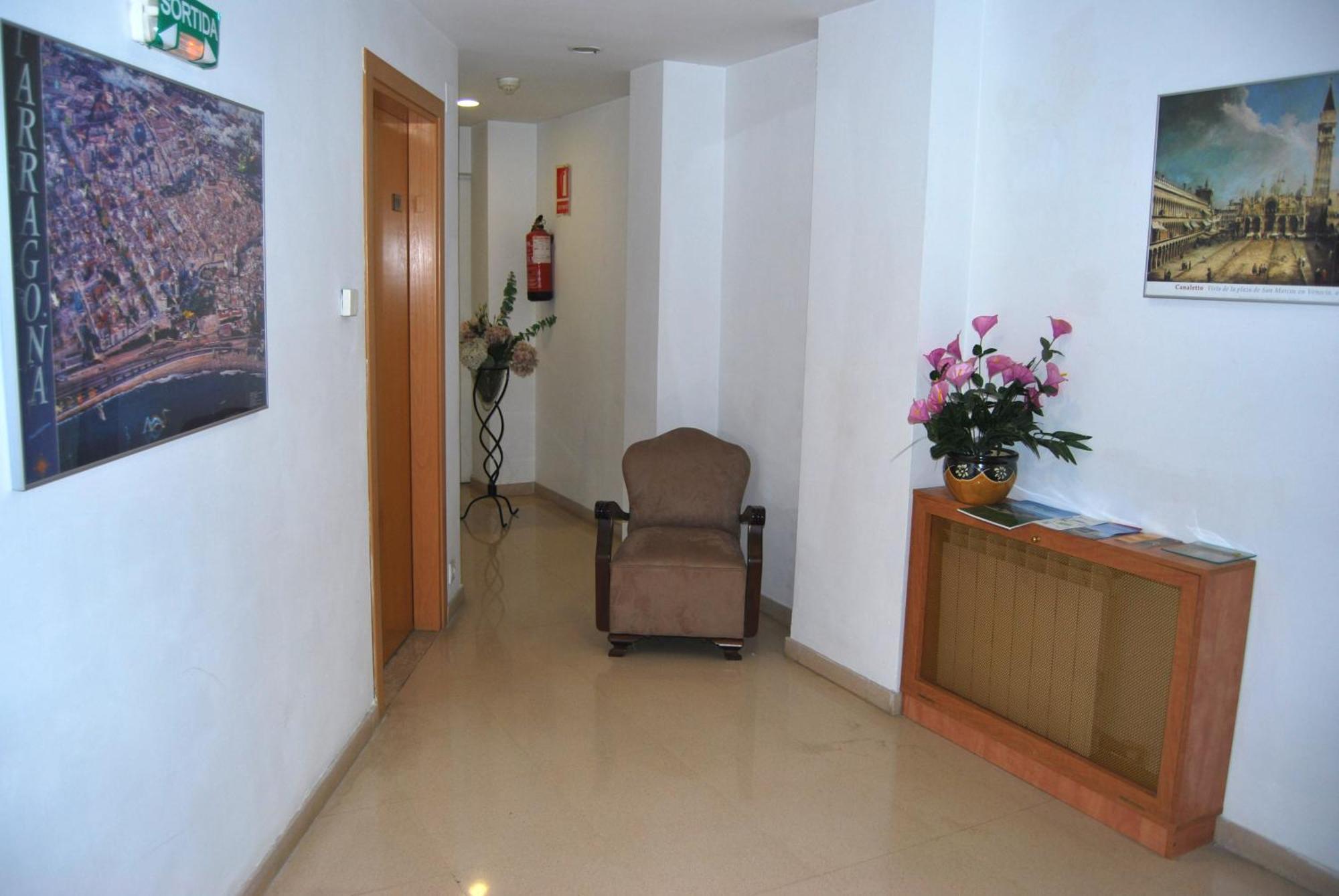 Hotel Cosmos טראגונה מראה חיצוני תמונה