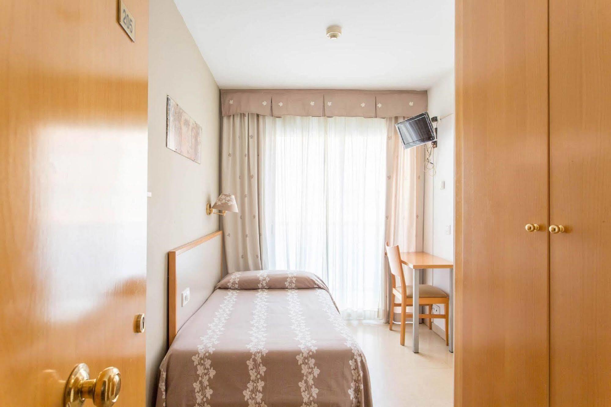 Hotel Cosmos טראגונה מראה חיצוני תמונה