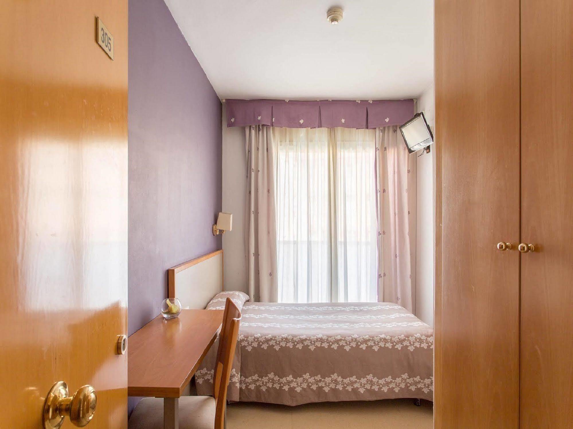 Hotel Cosmos טראגונה מראה חיצוני תמונה