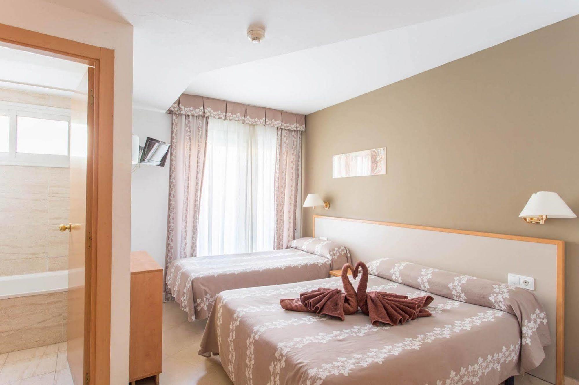 Hotel Cosmos טראגונה מראה חיצוני תמונה
