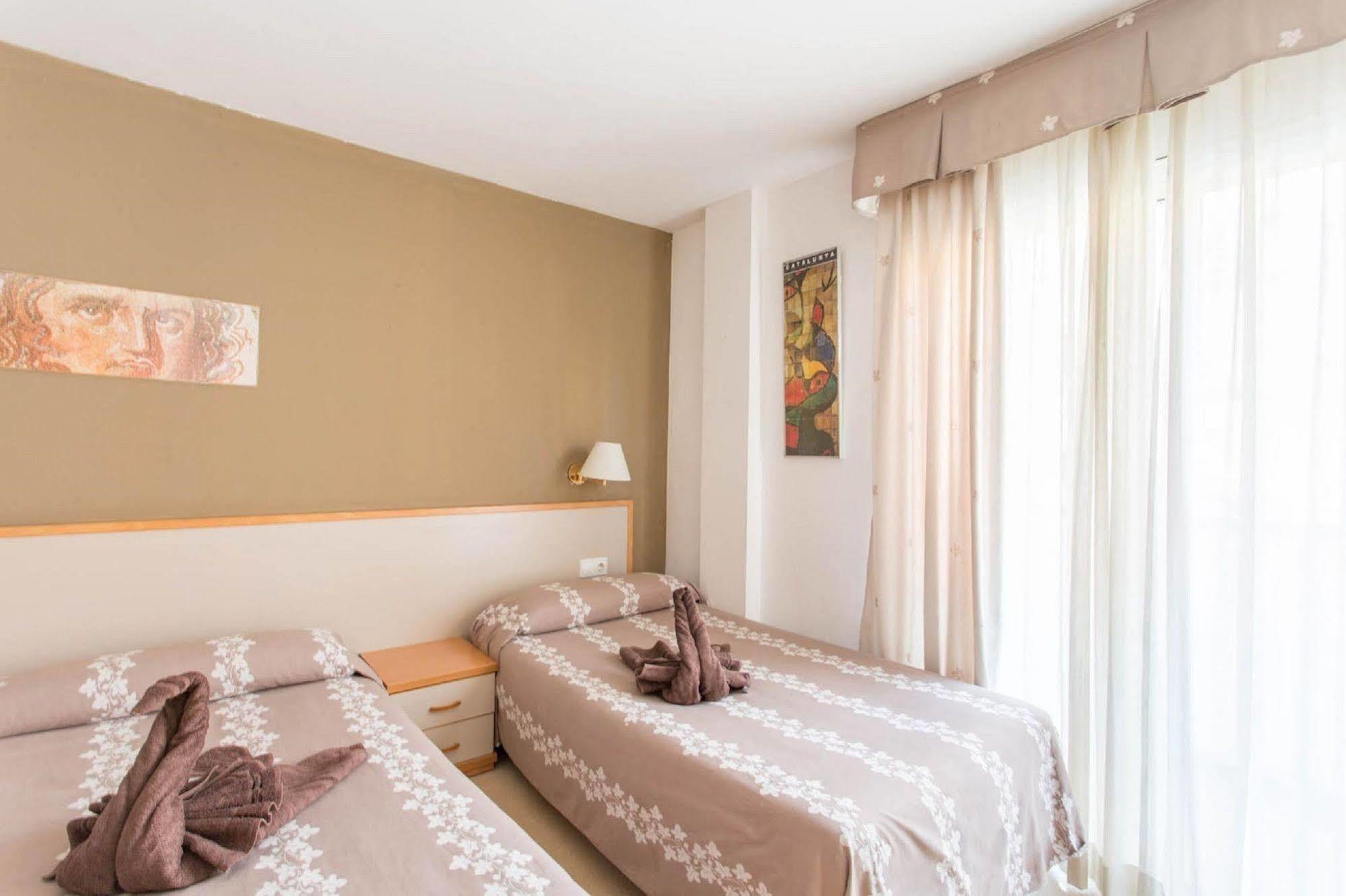 Hotel Cosmos טראגונה מראה חיצוני תמונה