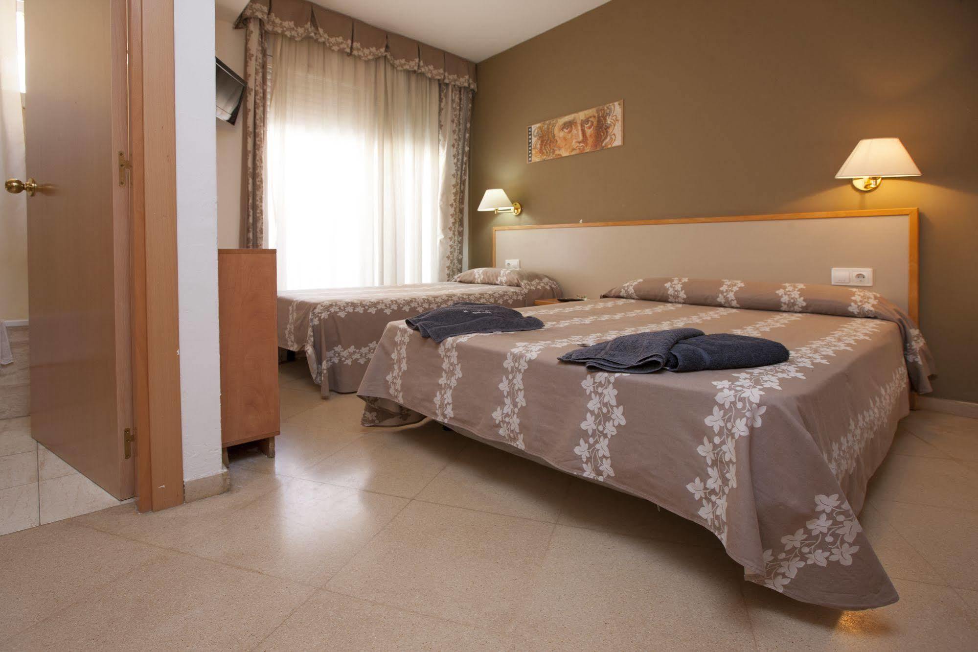 Hotel Cosmos טראגונה מראה חיצוני תמונה