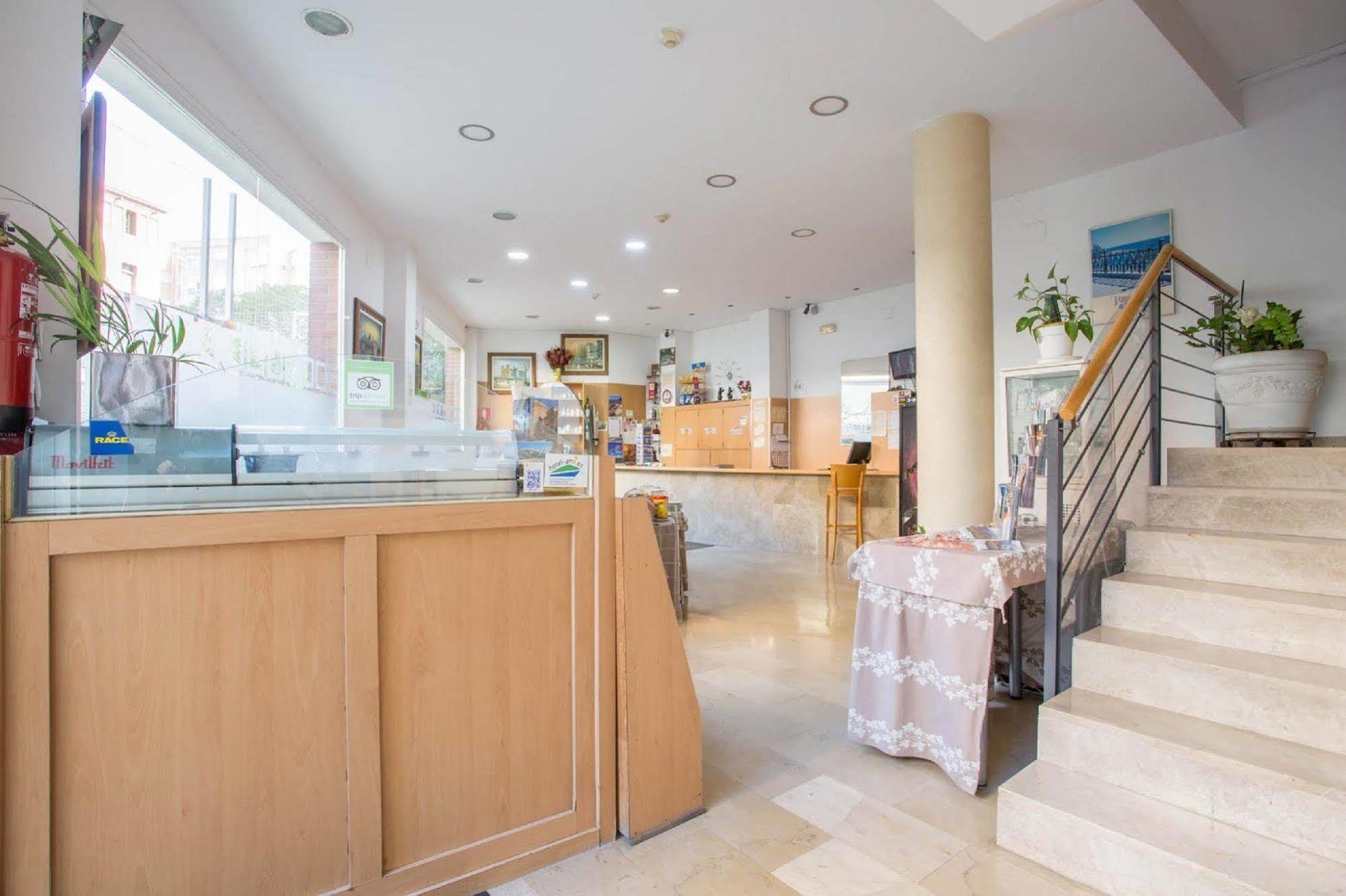 Hotel Cosmos טראגונה מראה חיצוני תמונה